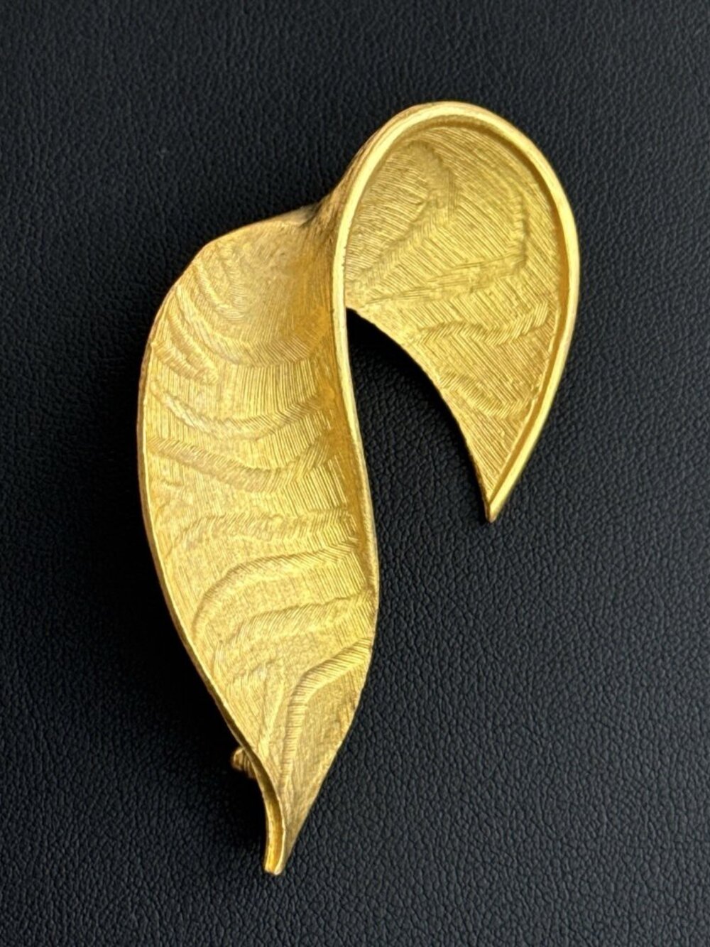 Textured Statement Brooch Modernist Pattern Gold Tone Swirl Design 3D Matte